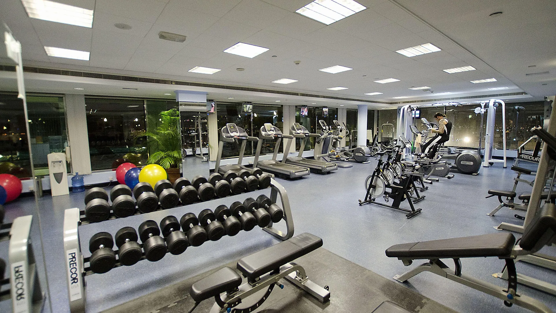 Hotel Towers Rotana - Dubaj