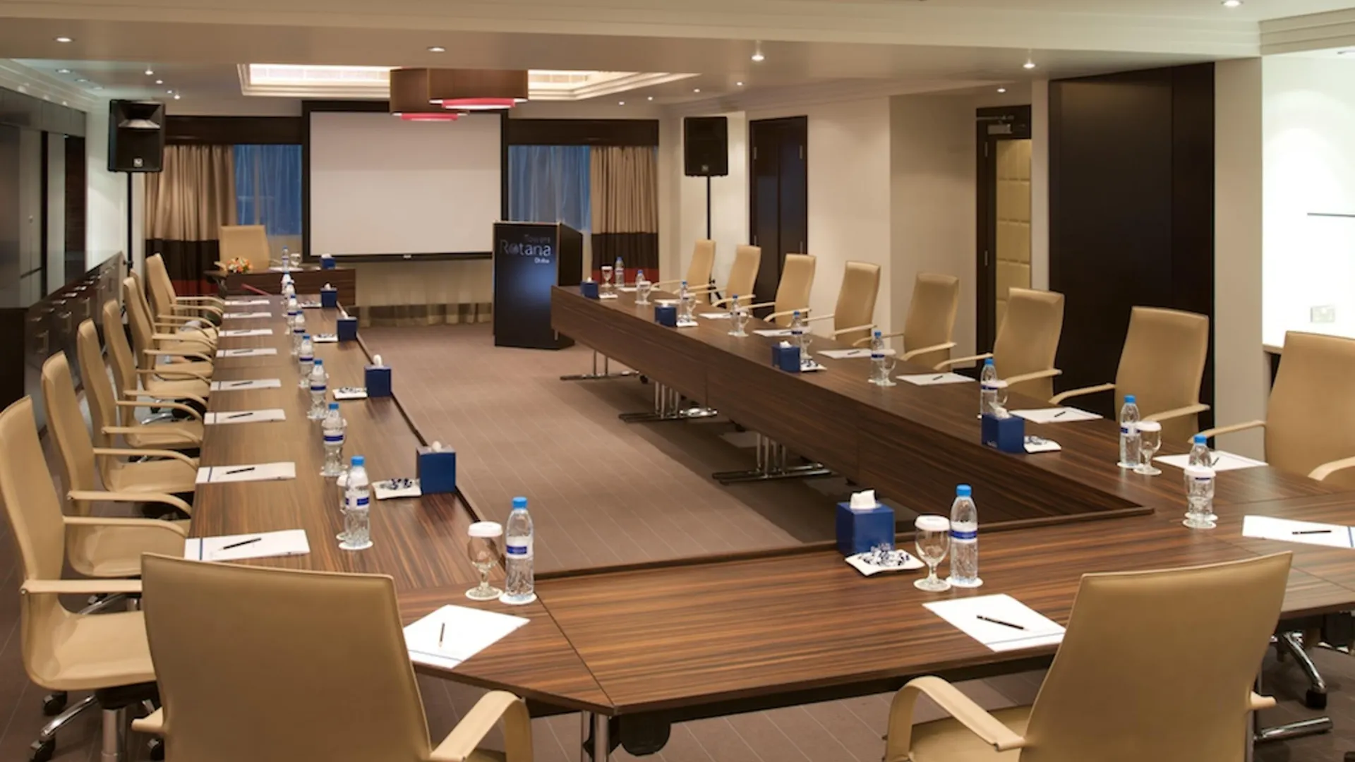 Отель Towers Rotana - Дубай