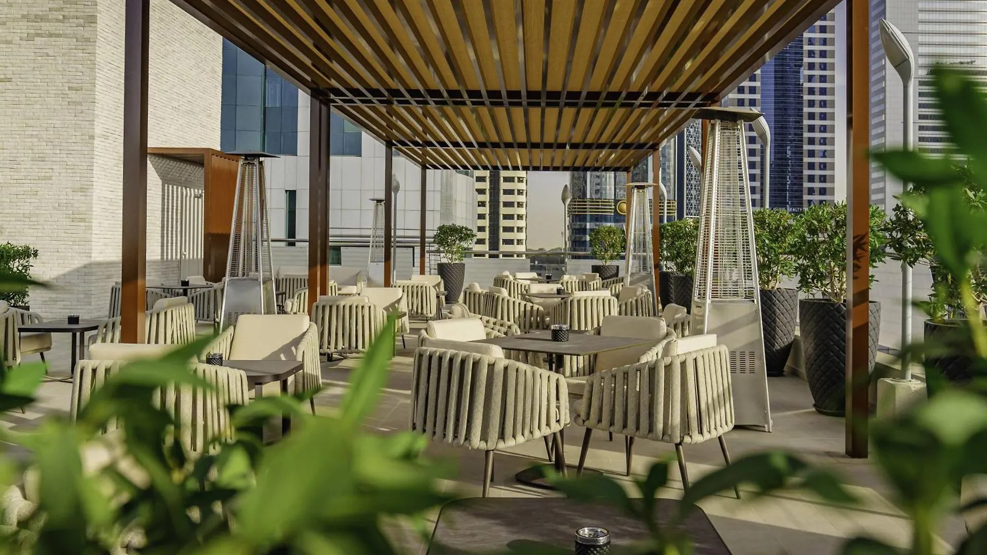 Отель Towers Rotana - Дубай