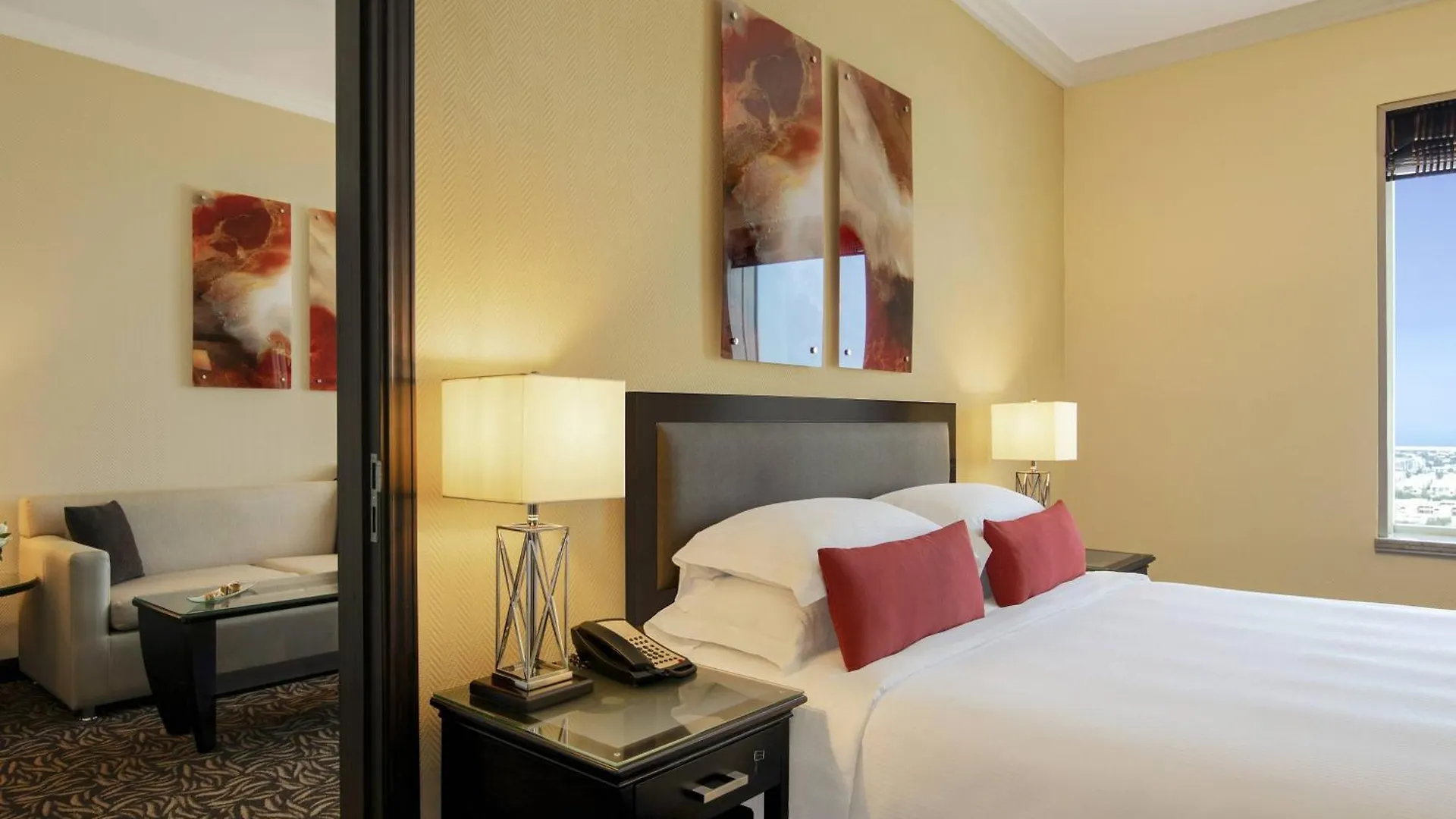 Отель Towers Rotana - Дубай 4*,